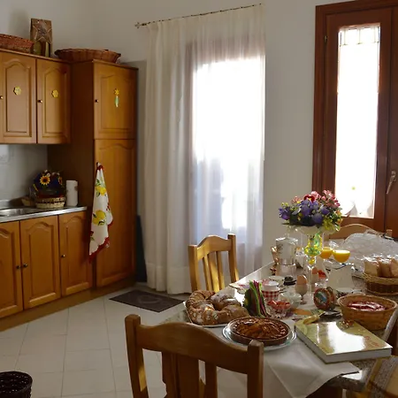 Vicolo Del Chiostro Oda ve Kahvaltı 3*
